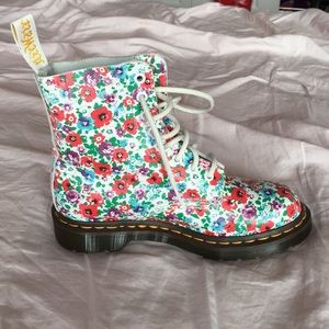 Doc martens floral
